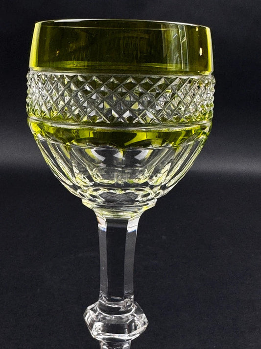 Verre à vin du Rhin en cristal vert chartreuse Saint-Louis Trianon non signé