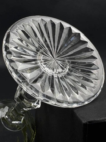 Verre à vin du Rhin en cristal vert chartreuse Saint-Louis Trianon non signé