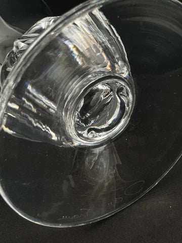 Vase Daum France modèle Sorcy en cristal clair sculpté, hauteur 14,5 cm