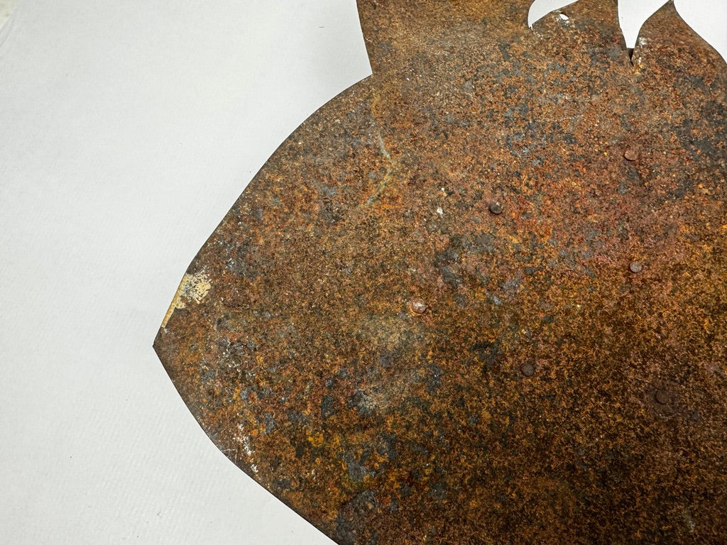 Sculpture murale poisson métal doré et fer riveté art brutaliste