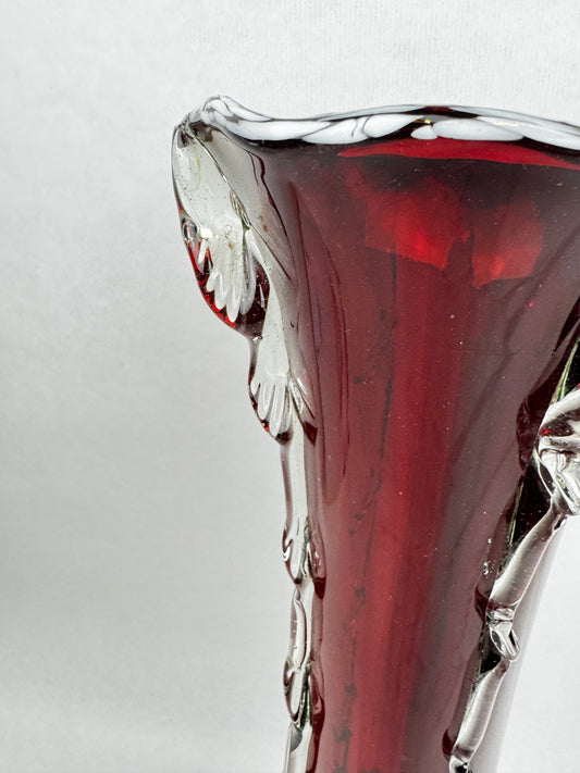 Vase en verre rouge rubis 50 cm décor appliqué clair style Murano