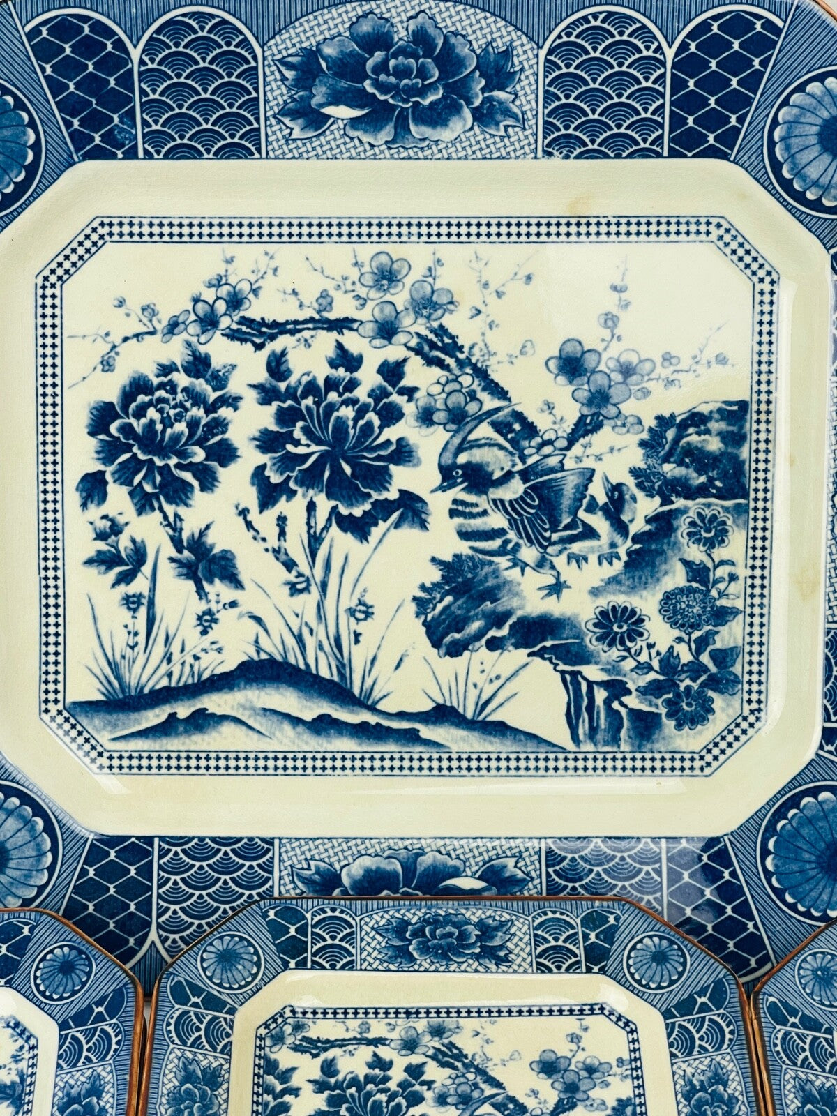 Ancien service en céramique asiatiques