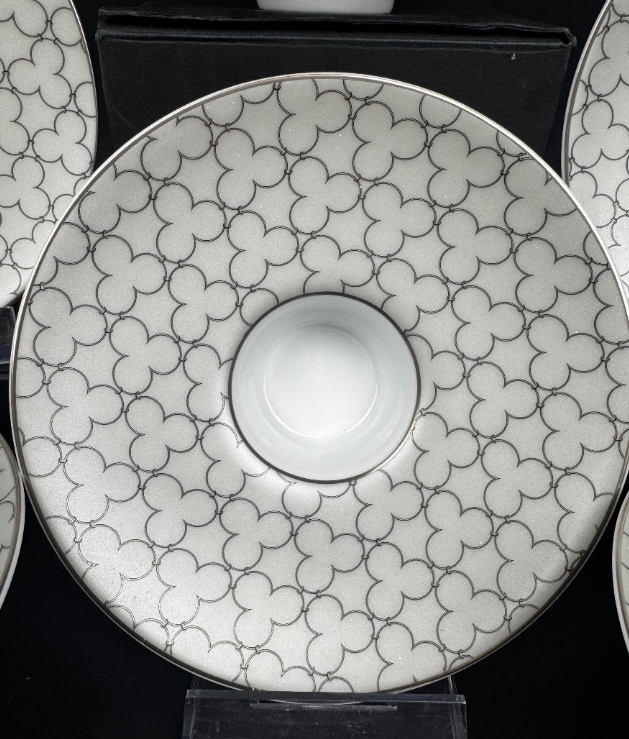 Suite de 6 tasses à café Raynaud modèle Silver, tasses trembleuses