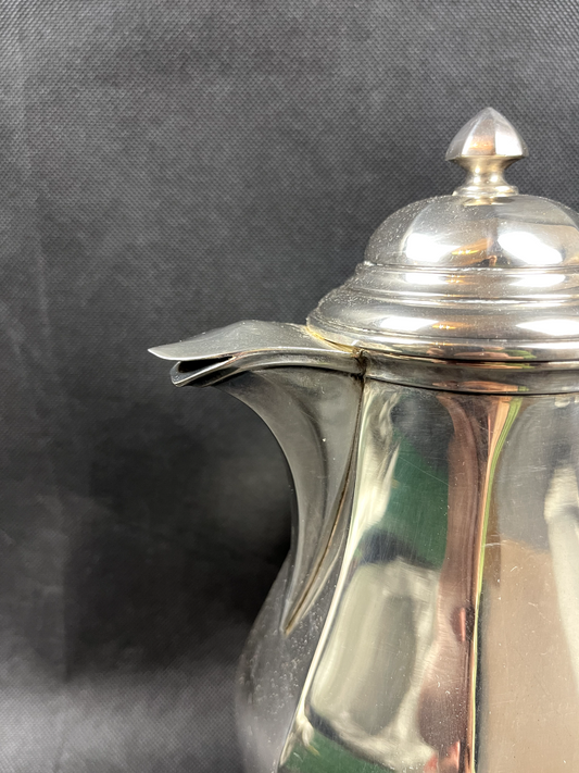 Cafetière en métal argenté