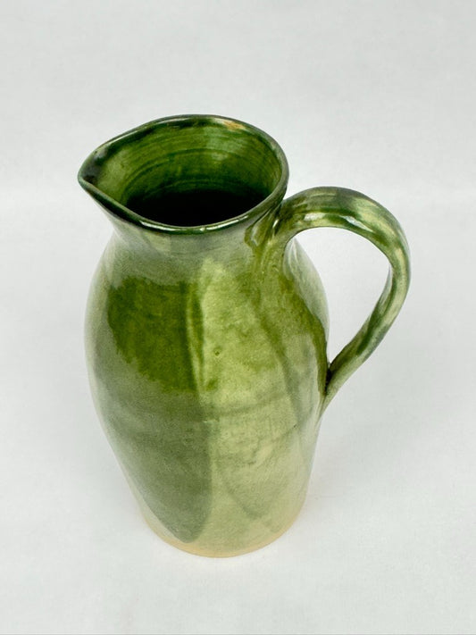 petit broc en céramique émaillé vert Maryvonne Zollinger