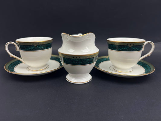Lot 2 tasses à thé avec sous tasses et pot à lait Lenox Classic Edition USA