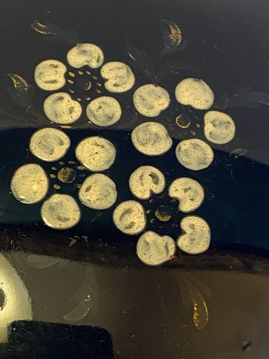 Bonbonnière en porcelaine de Limoges bleu de four et émaux