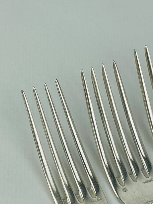 Suite de 6 fourchettes Ercuis modèle Trianon