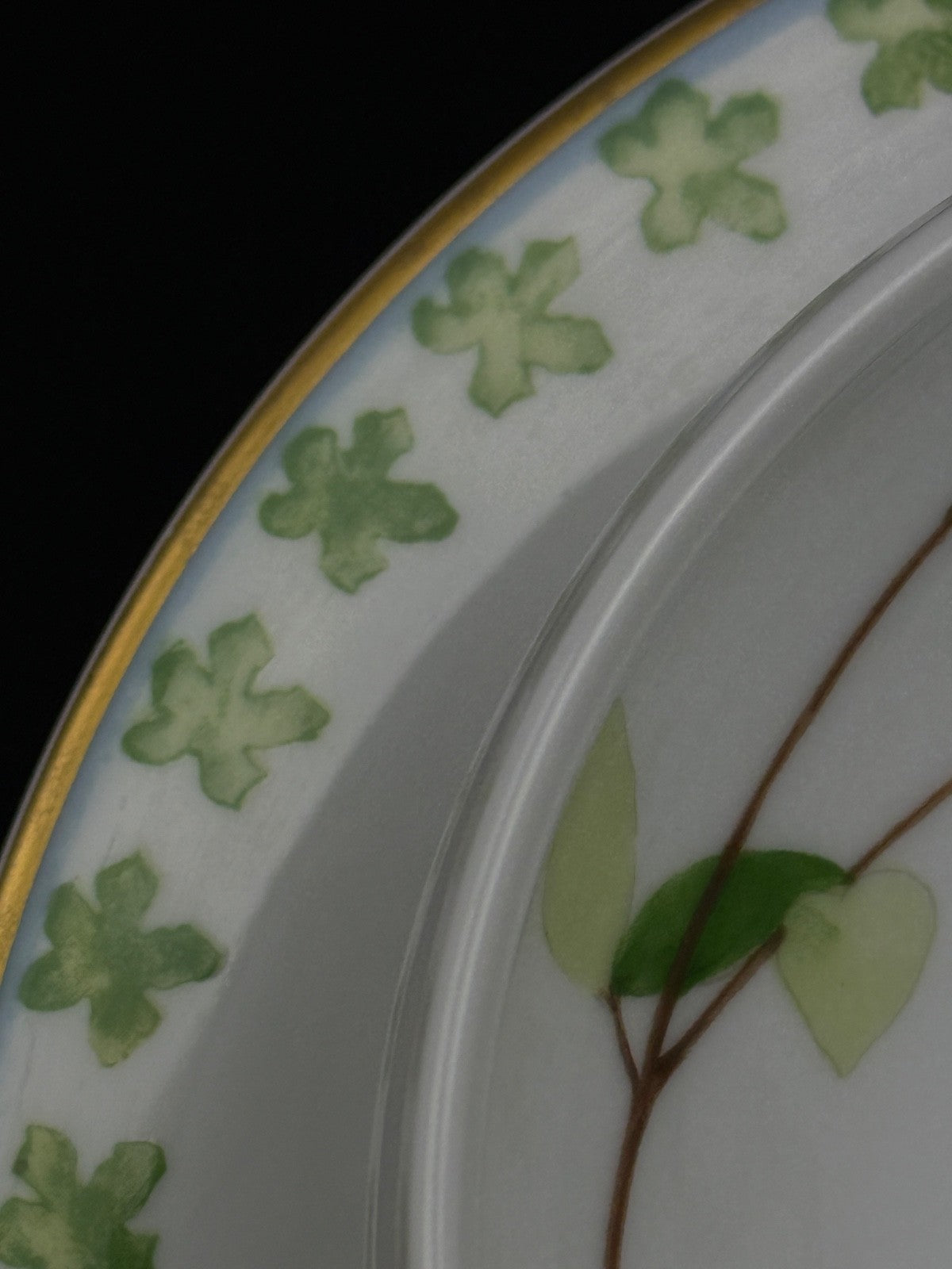 Raynaud, Limoges, saucière sur plateau modèle Verdures par Christian Tortu