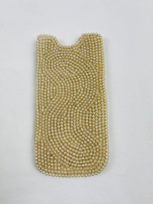 Ancien étui à lunettes brodé de perles