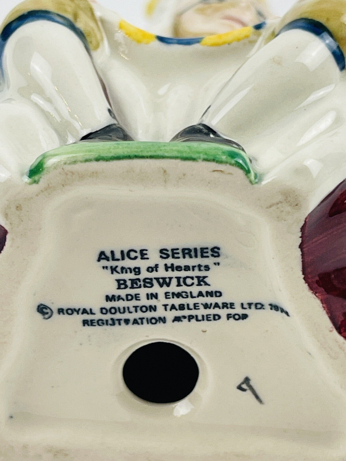 Beswick Ancienne figurine Alice séries "King of heart" 1974 modèle 2489
