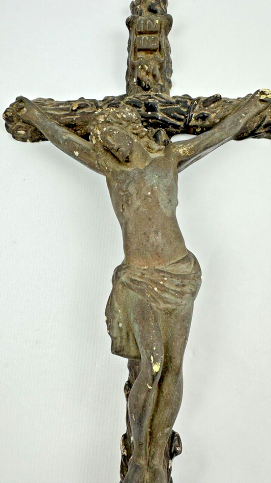 Crucifix Napoléon III en plâtre patine brune
