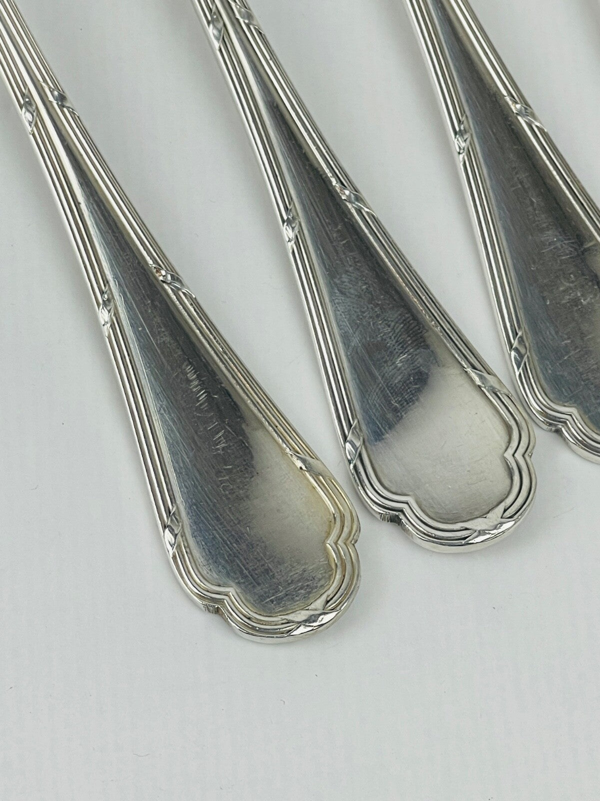 Suite de 6 fourchettes Ercuis modèle Trianon