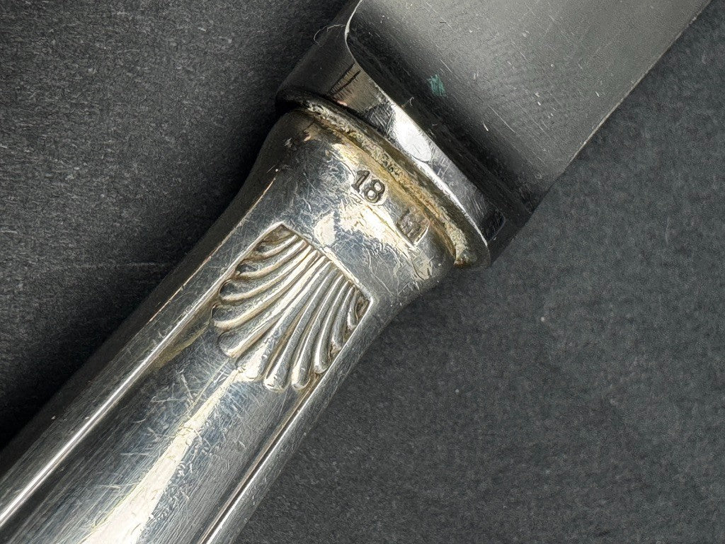 12 couteaux en métal argenté, modèle Coquille – Reneka