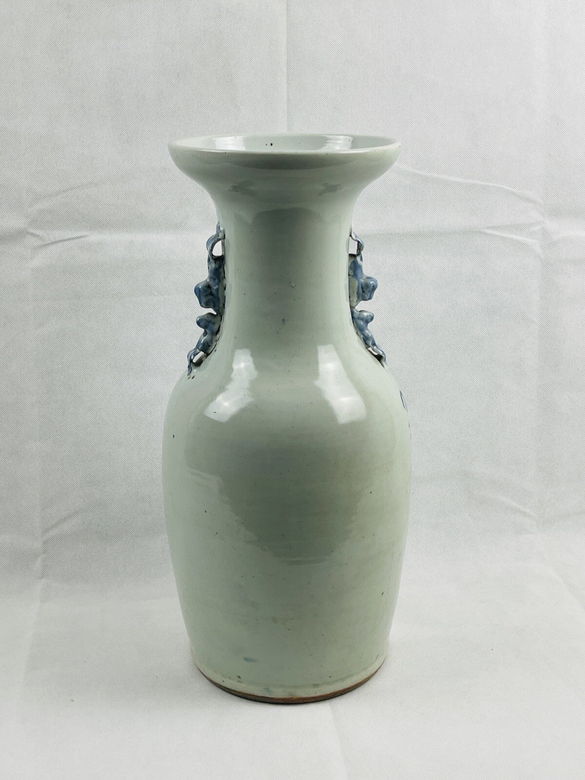Paire de vases balustres en porcelaine de Chine, dynastie Qing