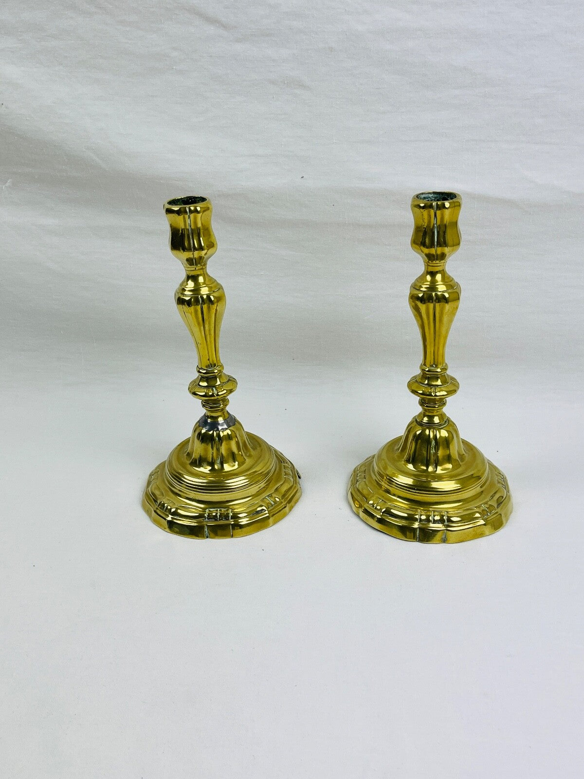 Paire de bougeoirs en bronze époque Transition