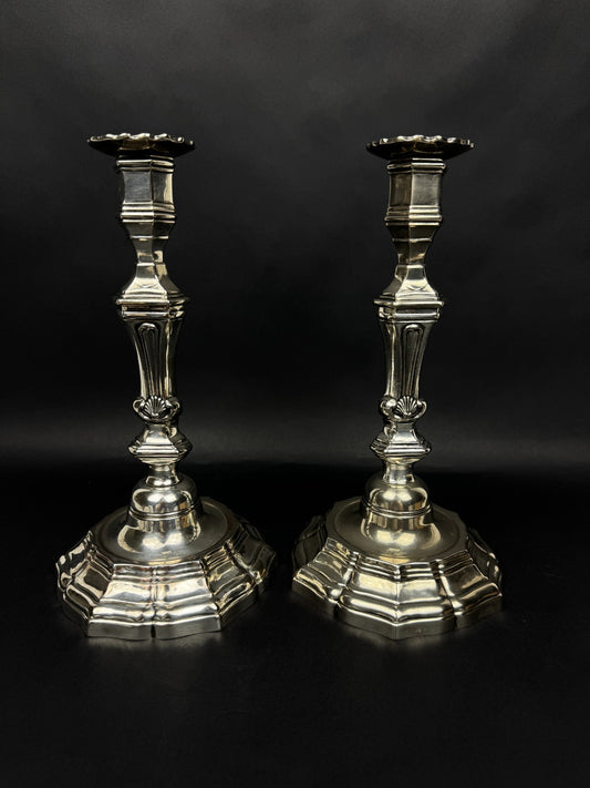 Paire de chandeliers en bronze argenté – Orfèvre Auguste Monnier Veuve, 1911