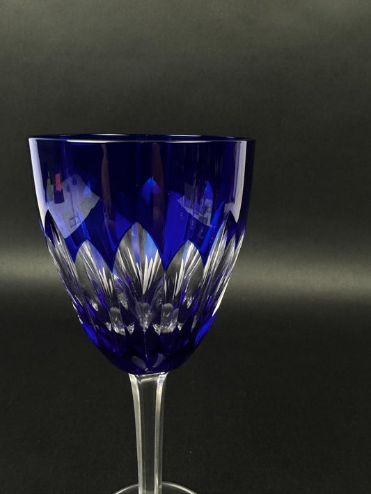Verre à vin Baccarat – Modèle Cassino – Cristal outremer doublé taillé – 19 cm