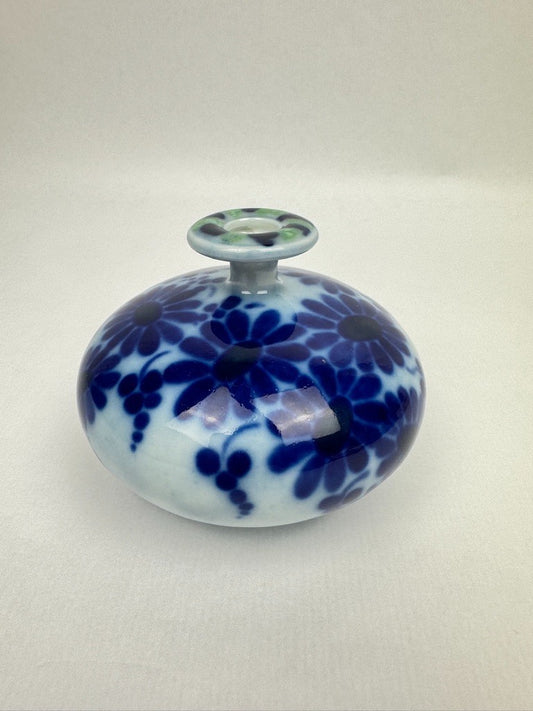 Vase n°3 - Tharaud Limoges – Porcelaine émaillée bleu et blanc