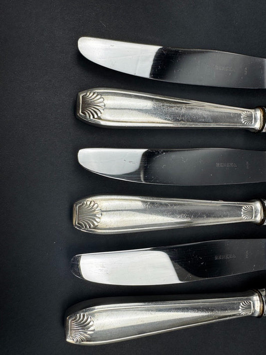 12 couteaux en métal argenté, modèle Coquille – Reneka