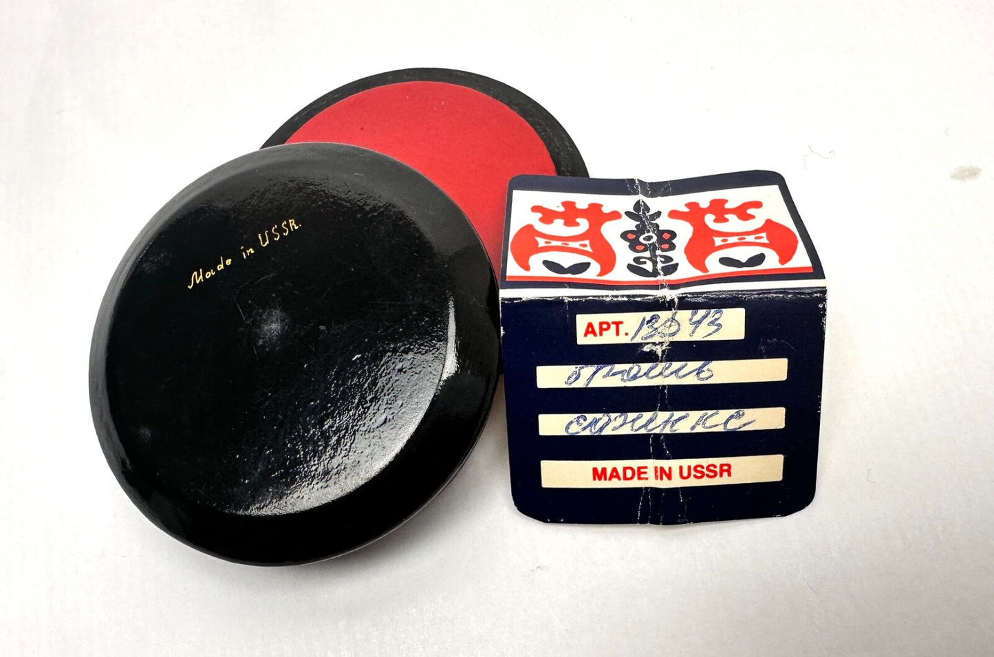 Boite en laque de Palekh, Russie, fleurs et oiseau en vol