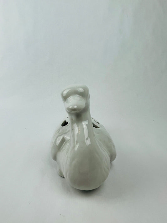 Pique-fleurs en porcelaine blanche en forme de canard
