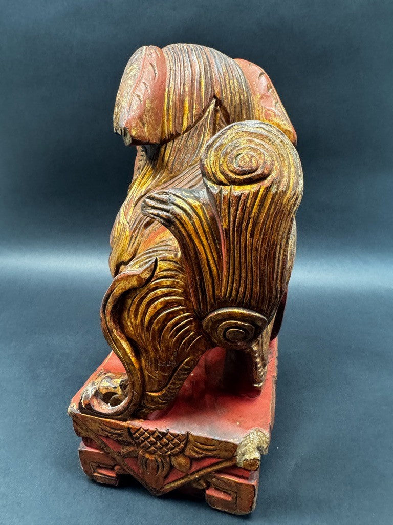 Paire de lions gardiens chinois en bois sculpté polychrome XIXe