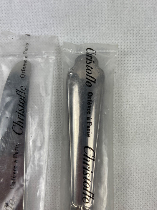 Lot de 2 couteaux de table Christofle modèle Pompadour, neufs