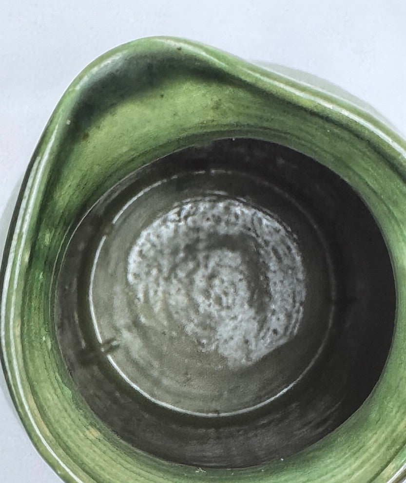 petit broc en céramique émaillé vert Maryvonne Zollinger