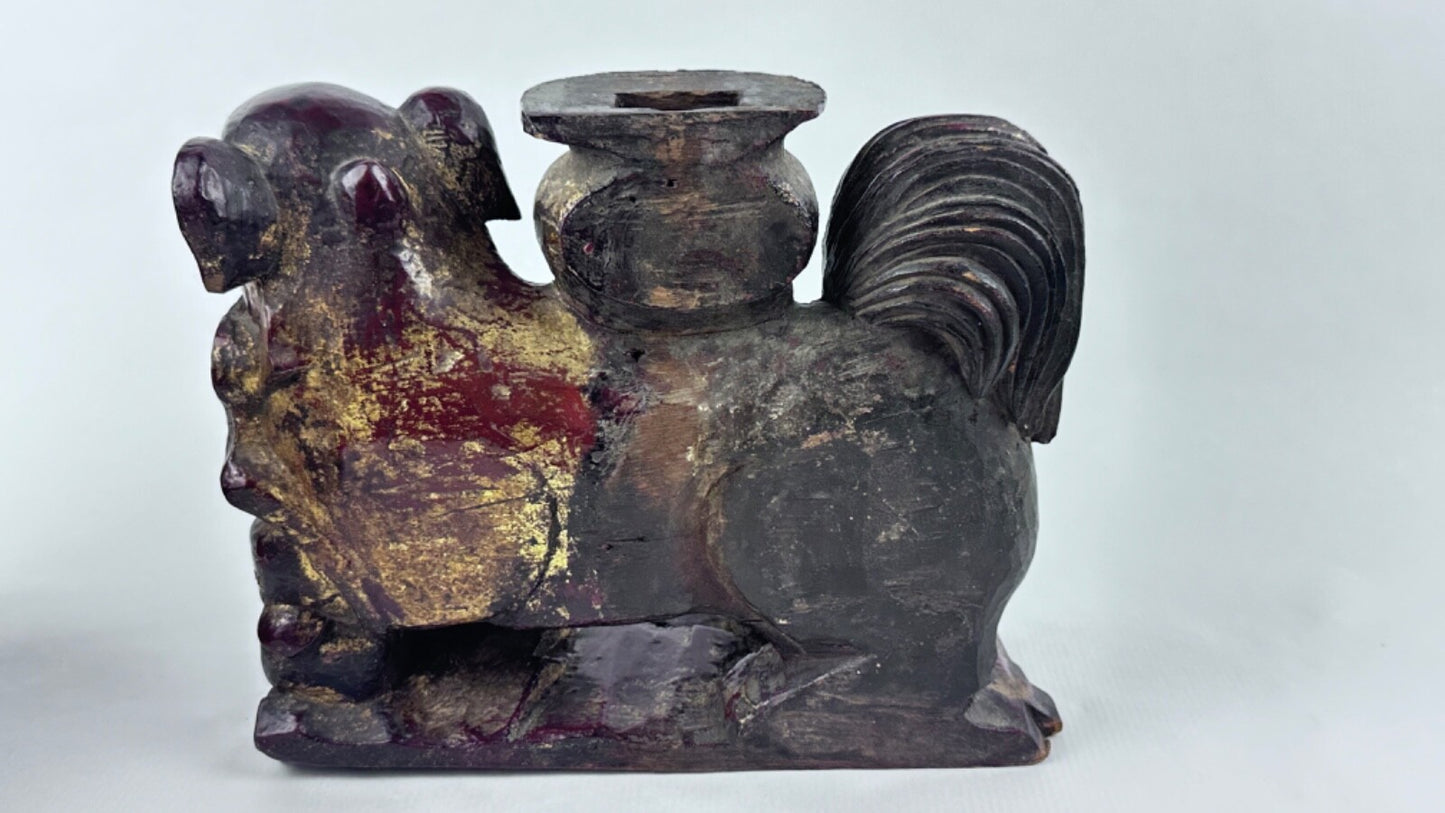 Paire de chiens de Fô en bois sculpté et doré 19ème