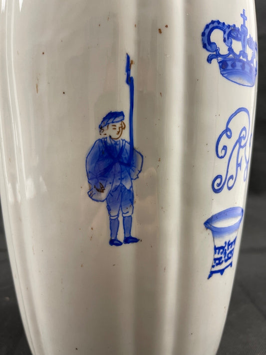 Grand pot couvert en porcelaine de Chine, décor européen