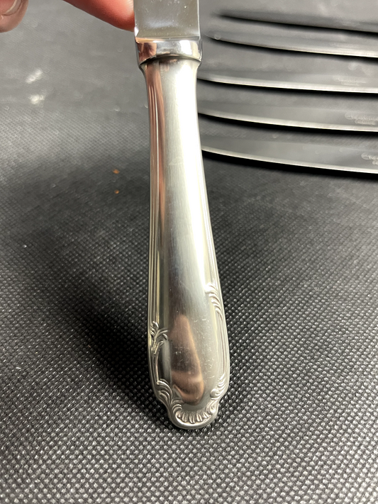 Christinox pour Christofle, 6 couteaux à dessert modèle proche de Pompadour