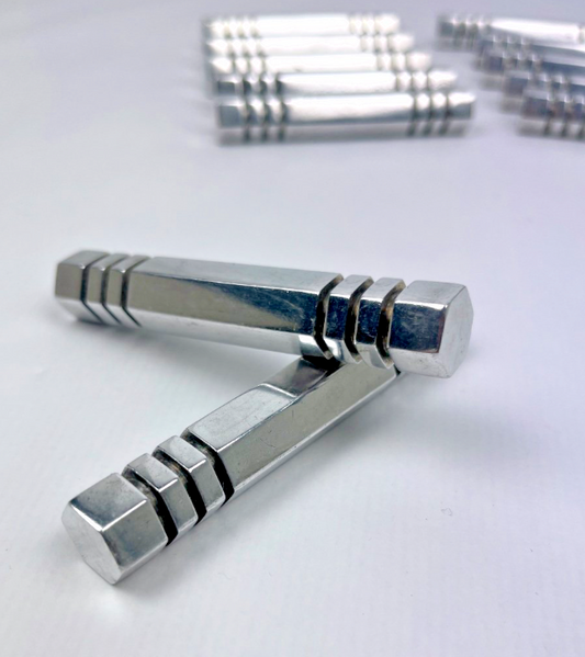 Suite De 12 Porte-couteaux Louis Prodhon En Métal Chromé