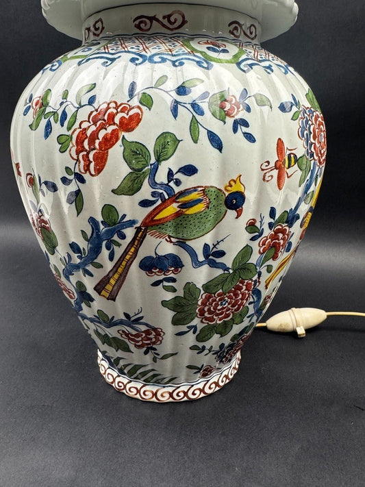 Lampe en faïence de Delft JVOH décor polychrome oiseaux et fleurs, vers 1950