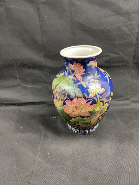 Vase en porcelaine de Chine, fleurs de lotus