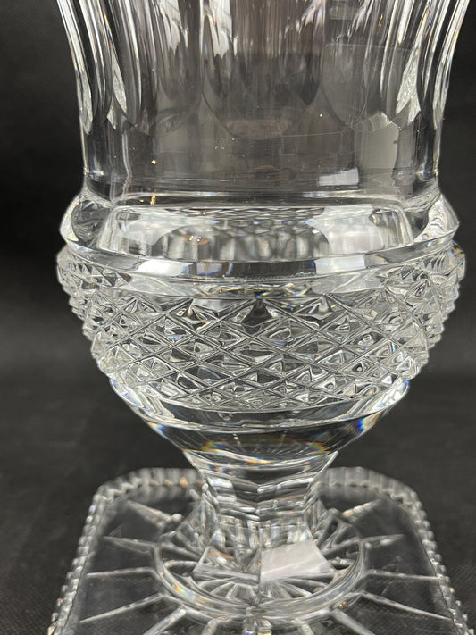 Vase en cristal taillé forme Médicis