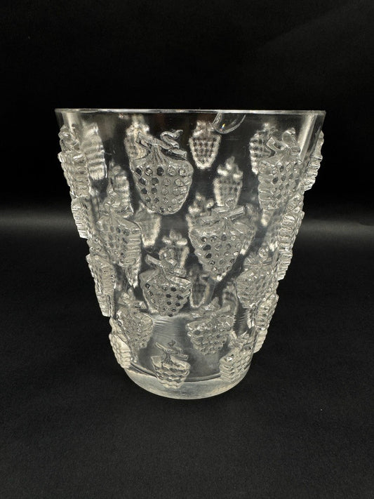 Vase René Lalique modèle "Malaga", verre moulé pressé, vers 1937