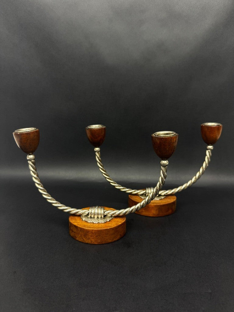 Paire de bougeoirs vintage en bois et métal torsadé – Design scandinave