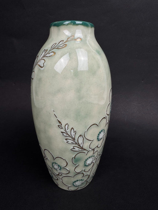 Vase n°8 manufacture Tharaud, vers 1950-1960, porcelaine émaillée céladon
