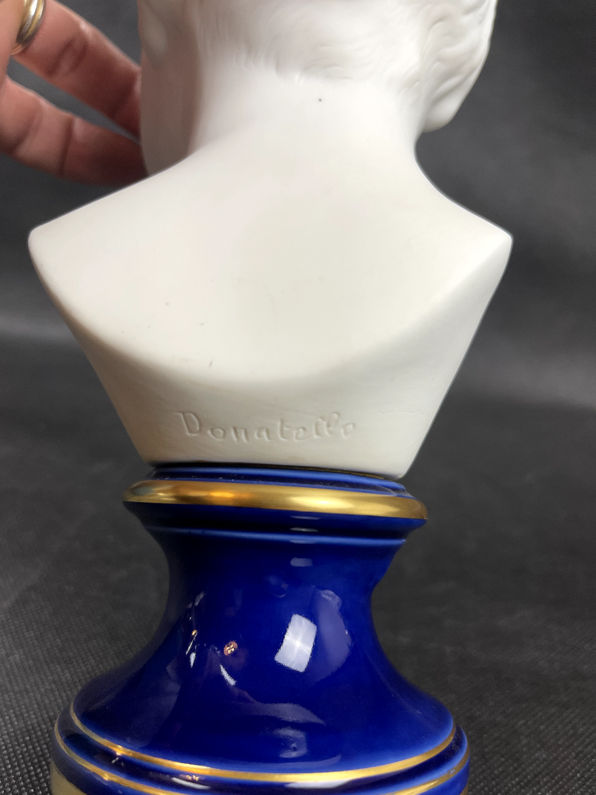 Buste d'Enfant rieur d'après Donatello en biscuit de porcelaine Limoges