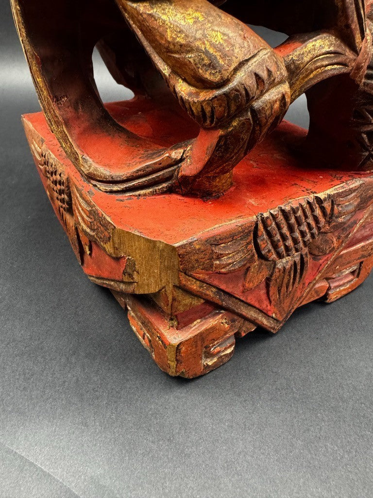Paire de lions gardiens chinois en bois sculpté polychrome XIXe