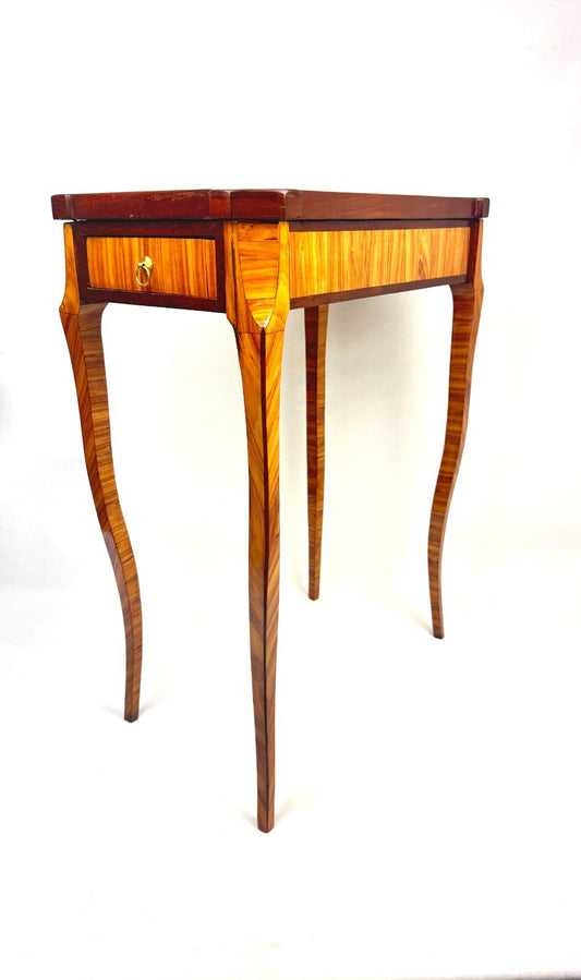 Table volante marquetée époque Louis XV