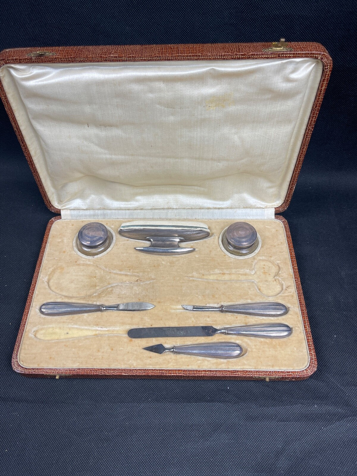 Ancien nécessaire de manucure en argent