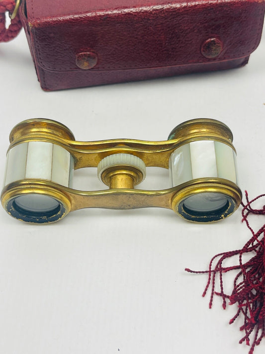 Toute petite paire de jumelles de théâtre en nacre et son petit étui-minaudière