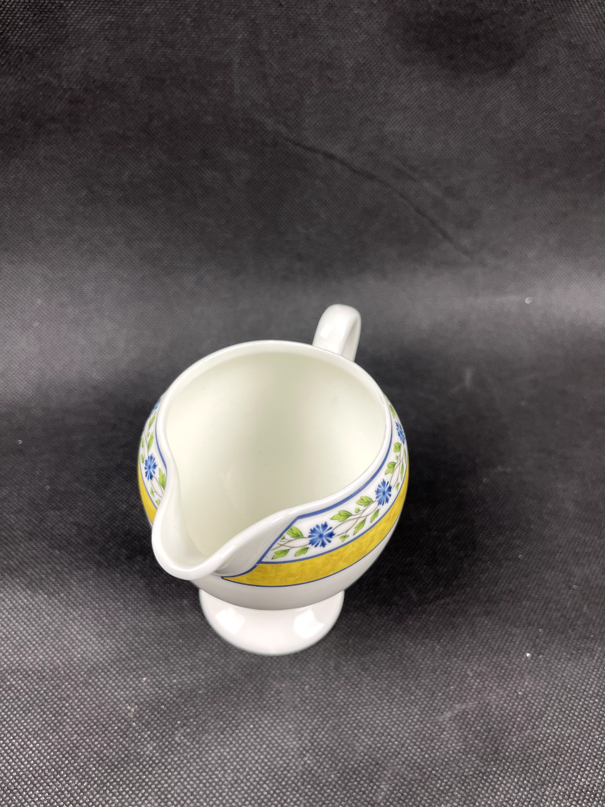 Verseuse , pot à lait Wedgwood modèle Mistral, neuve