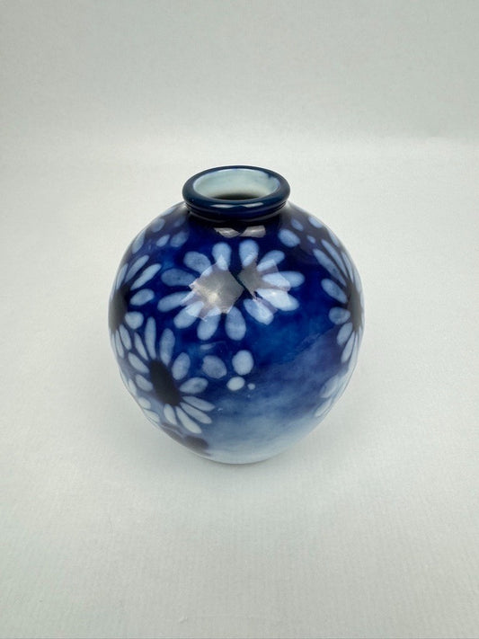 Vase n°1 - Tharaud Limoges – Porcelaine émaillée bleu et blanc
