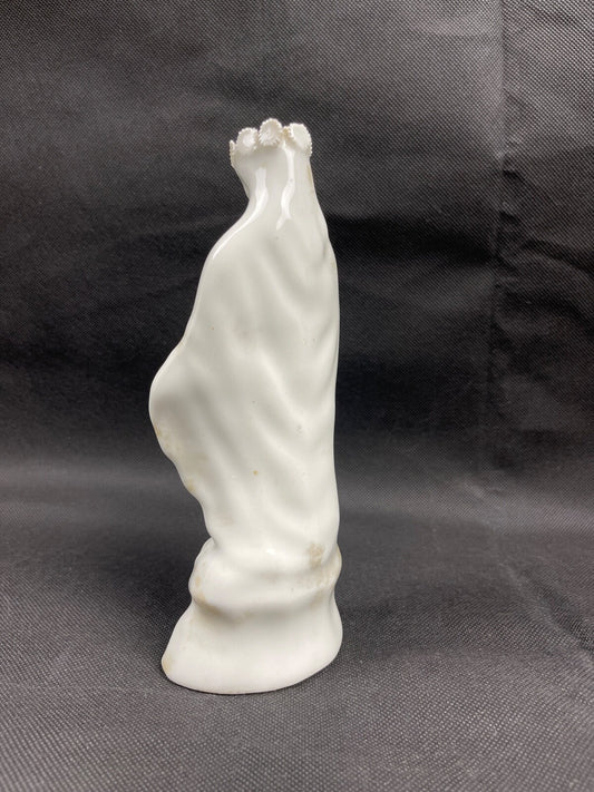 Statuette de la Vierge en porcelaine de Paris