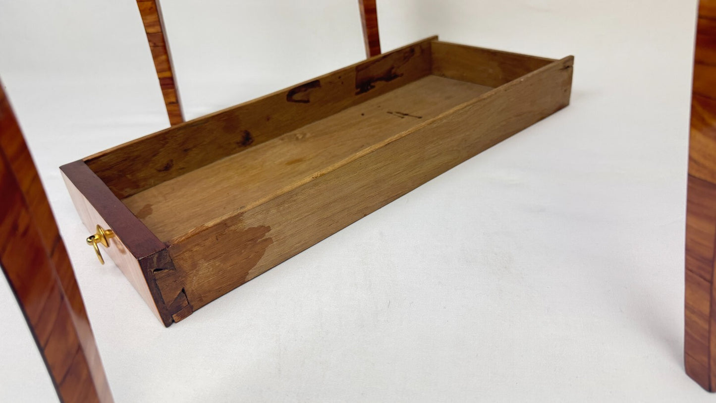 Table volante marquetée époque Louis XV