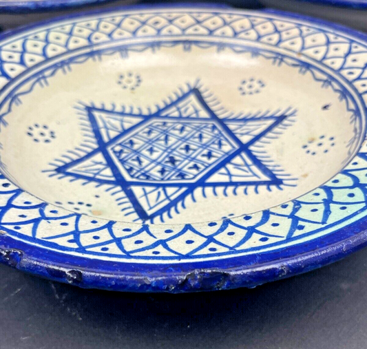 Maroc, Suite De 3 Coupes Ou Assiettes Sur Talon En Faïence De Fès Début 20ème