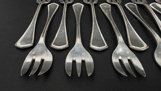 Série de 12 fourchettes à huitres art déco